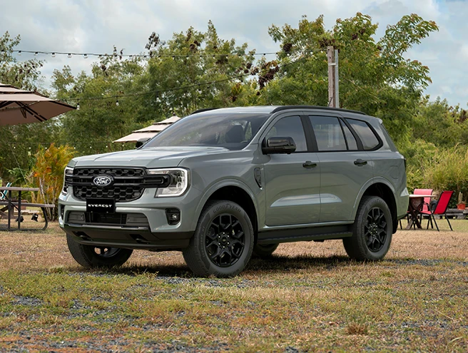 Ford Everest Sport 2.0L 4x2 toàn cảnh ngoại thất thể thao tại Ford Hà Nội