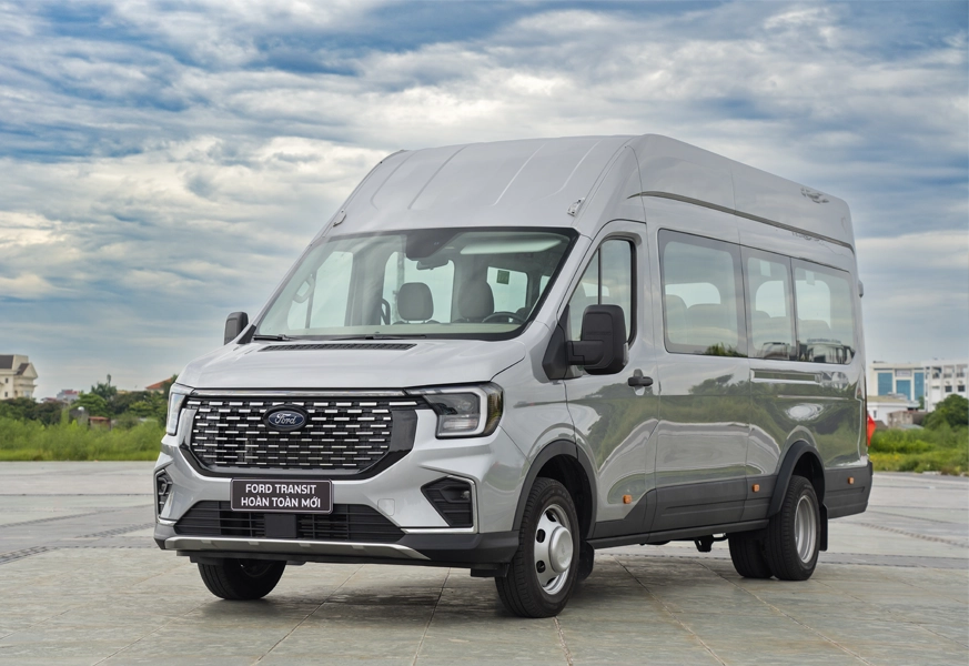 Ford Transit Premium 18 chỗ toàn cảnh ngoại thất tại Ford Hà Nội